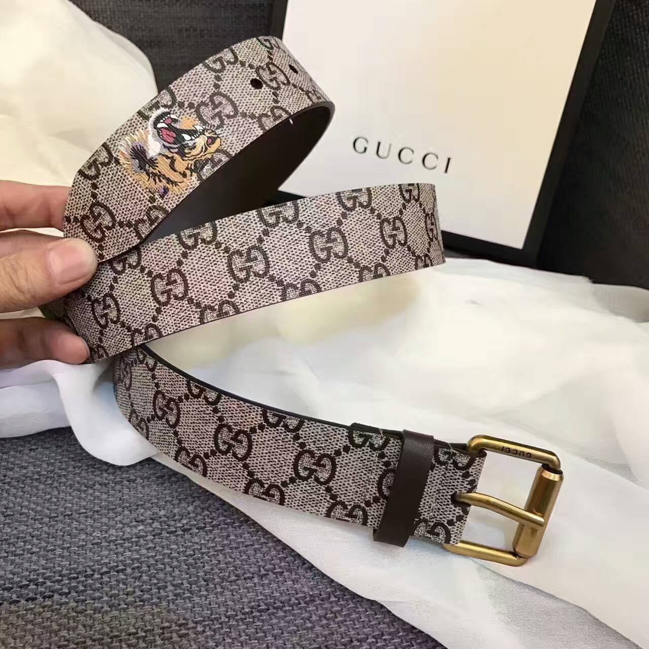 Gucci Tiger print GG Supreme belt-434520-AC50115 Gucci Bee print GG ...
