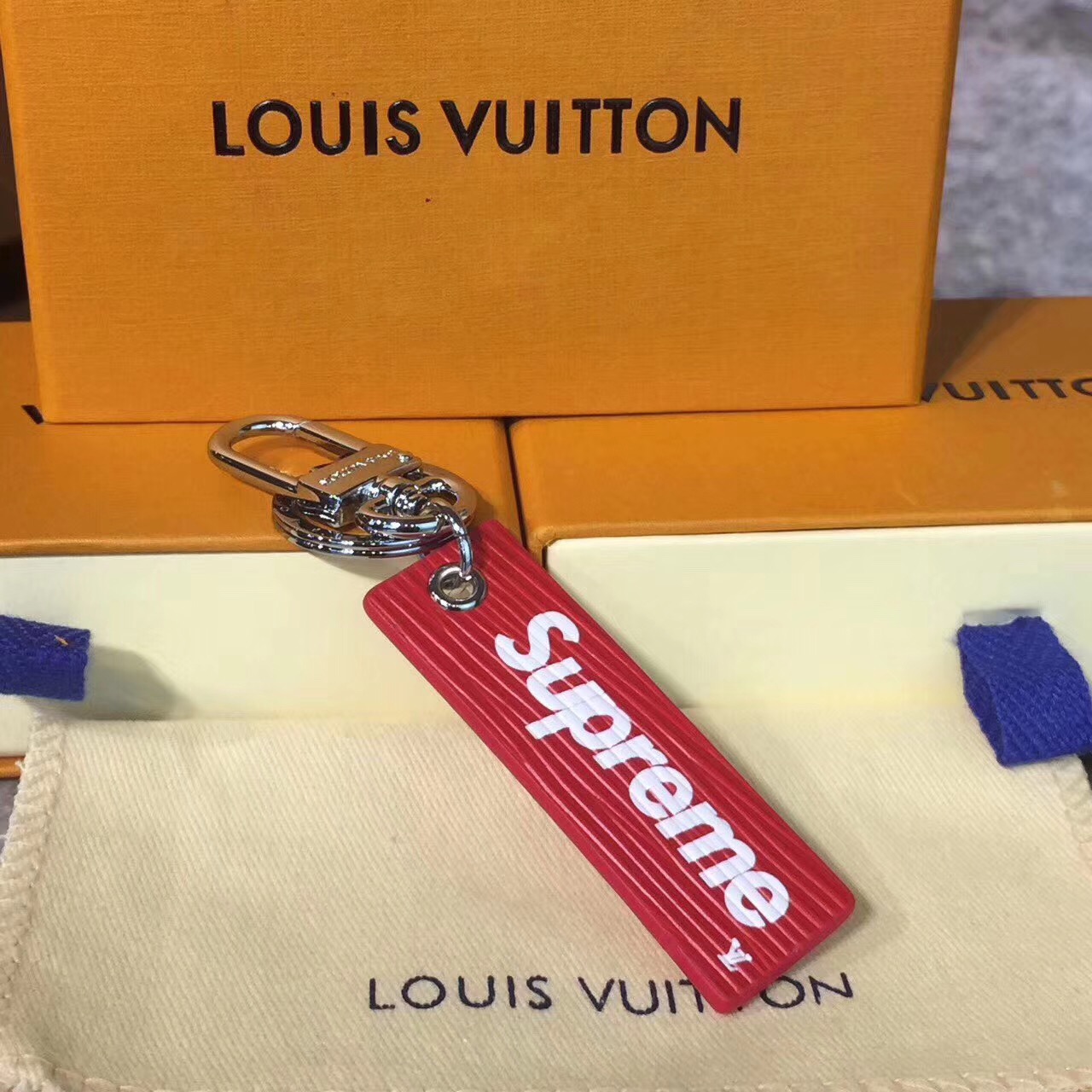 Louis Vuitton 'Supreme' Key chain-AC50173