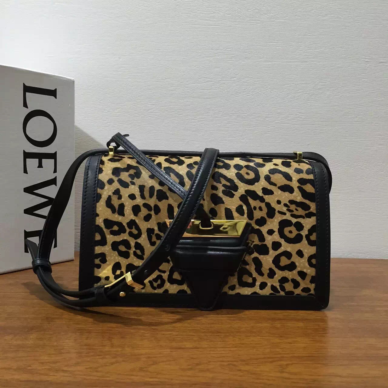 Loewe barcelona-shoulder-bag-LW50121 Loewe barcelona-shoulder-bag Model ...